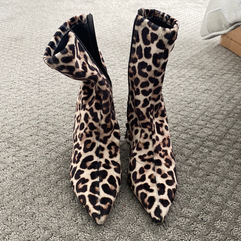 Steve Madden Leopard booties